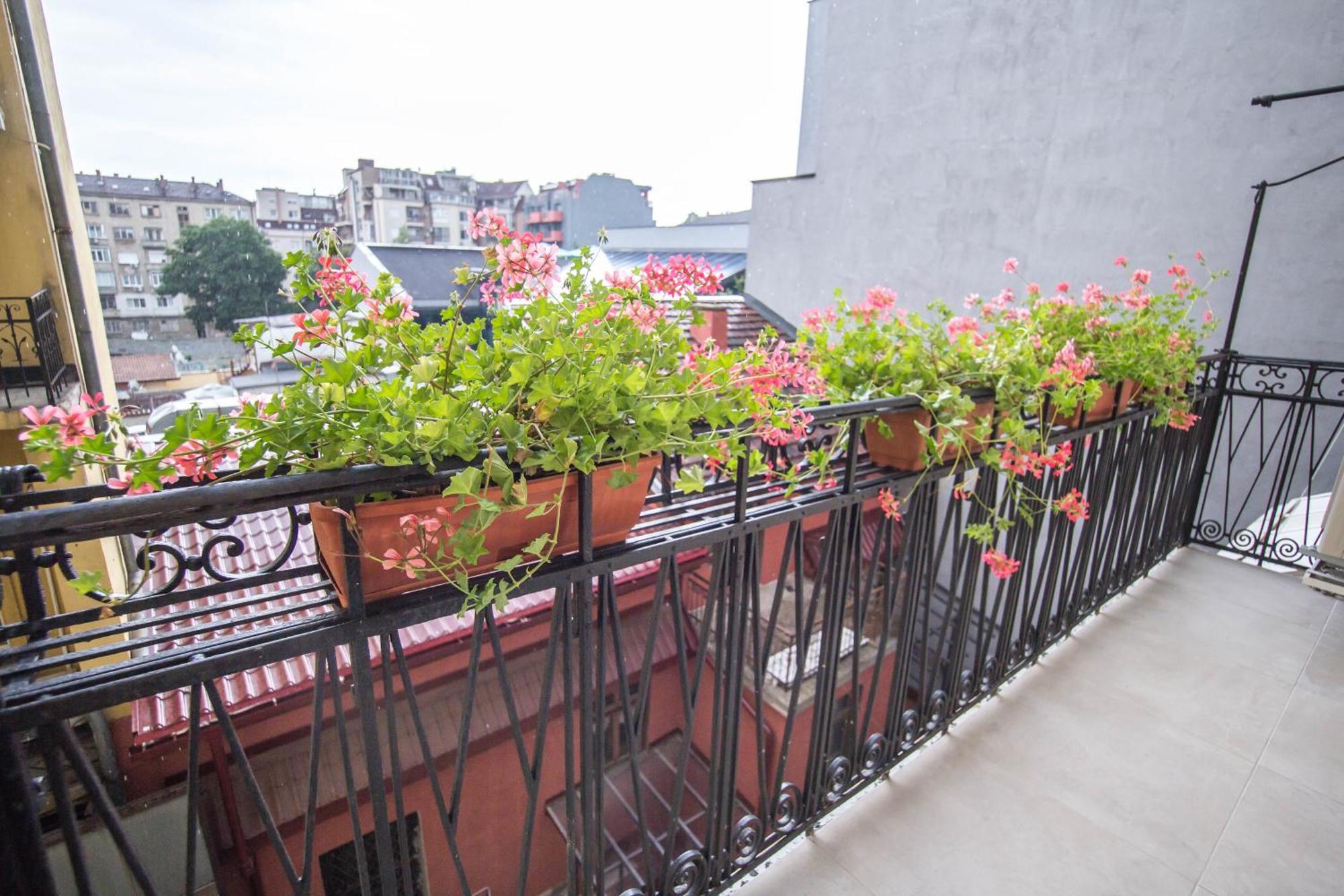 Lion'S Bridge Boutique 2Bdrm Apt, Top Center Gem 소피아 외부 사진