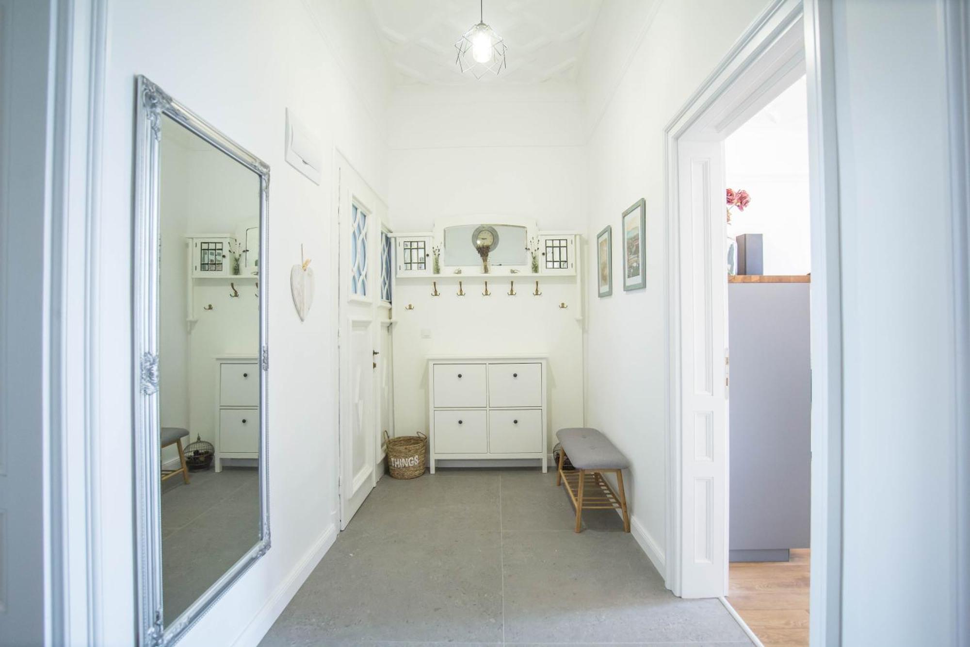 Lion'S Bridge Boutique 2Bdrm Apt, Top Center Gem 소피아 외부 사진