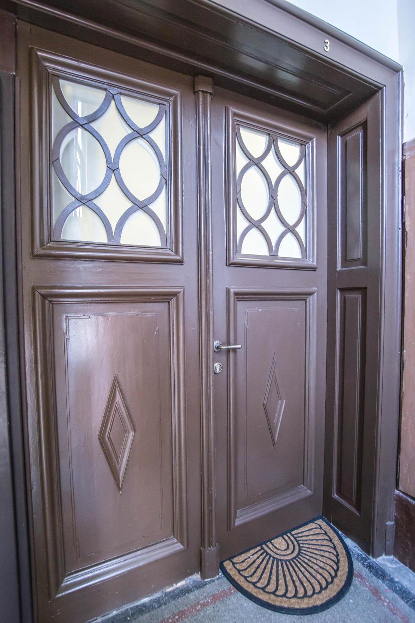 Lion'S Bridge Boutique 2Bdrm Apt, Top Center Gem 소피아 외부 사진