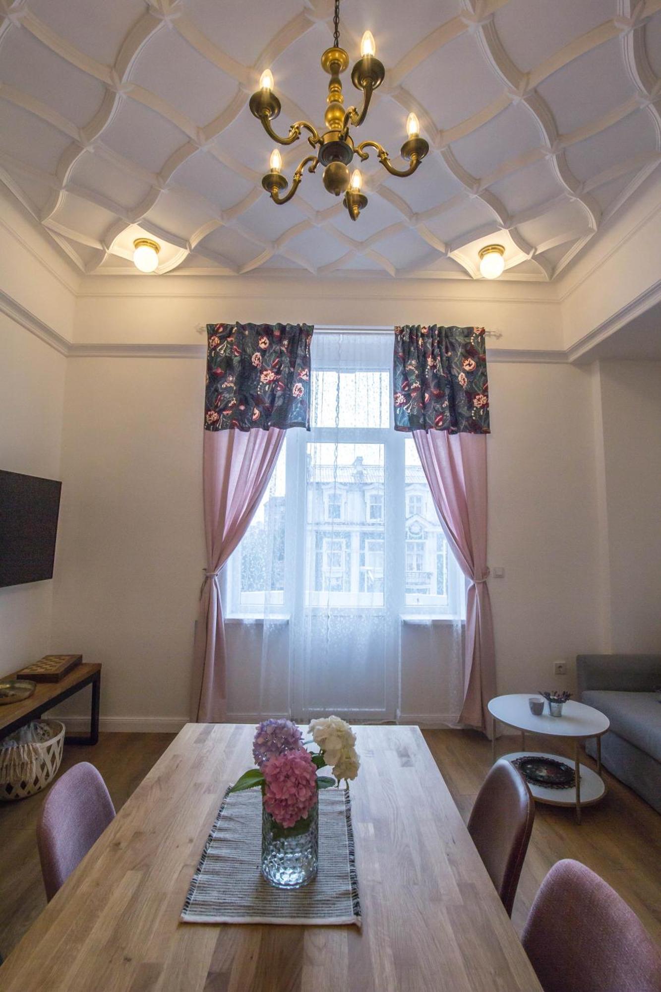Lion'S Bridge Boutique 2Bdrm Apt, Top Center Gem 소피아 외부 사진