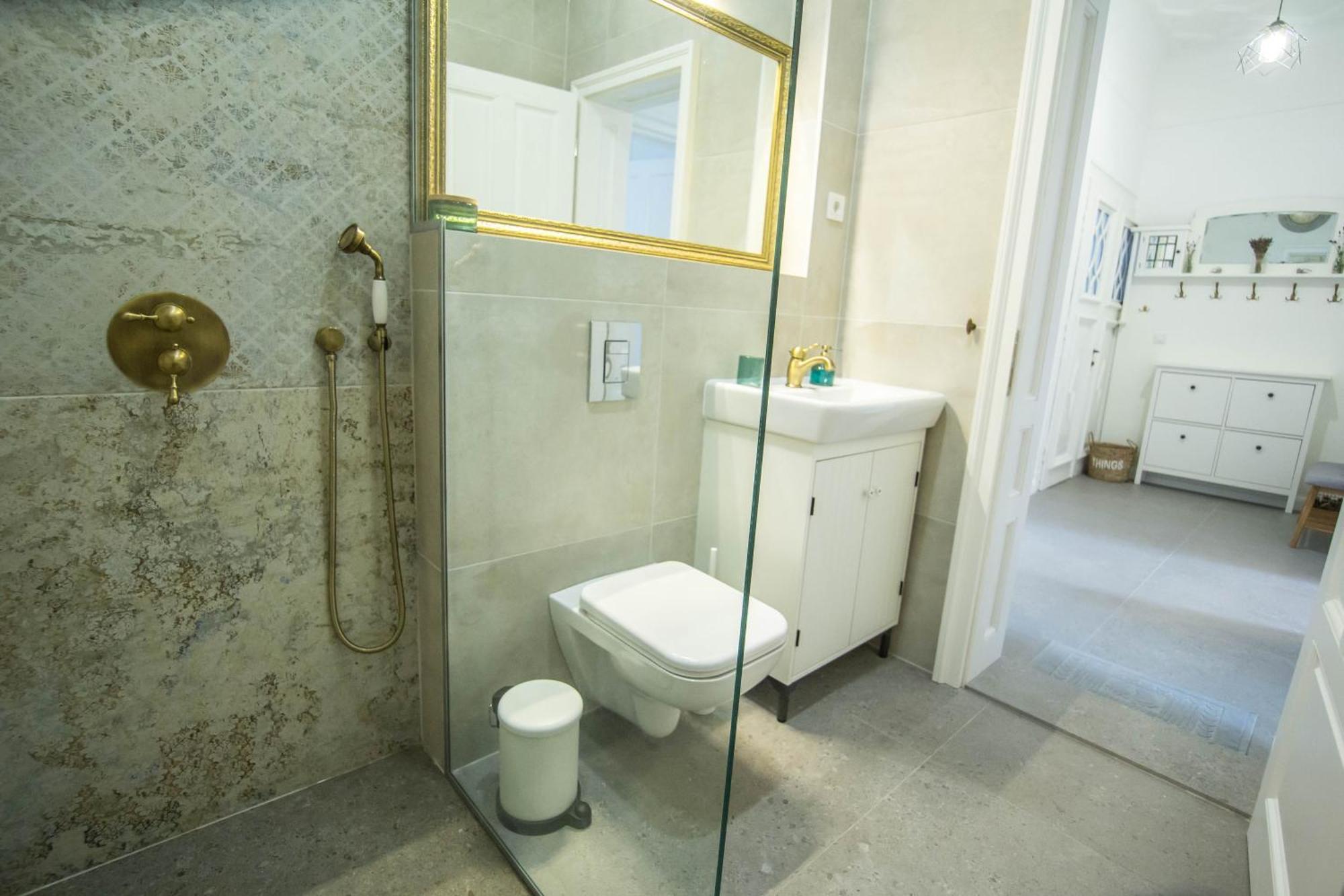 Lion'S Bridge Boutique 2Bdrm Apt, Top Center Gem 소피아 외부 사진