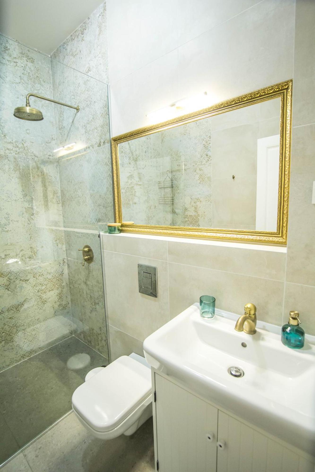 Lion'S Bridge Boutique 2Bdrm Apt, Top Center Gem 소피아 외부 사진