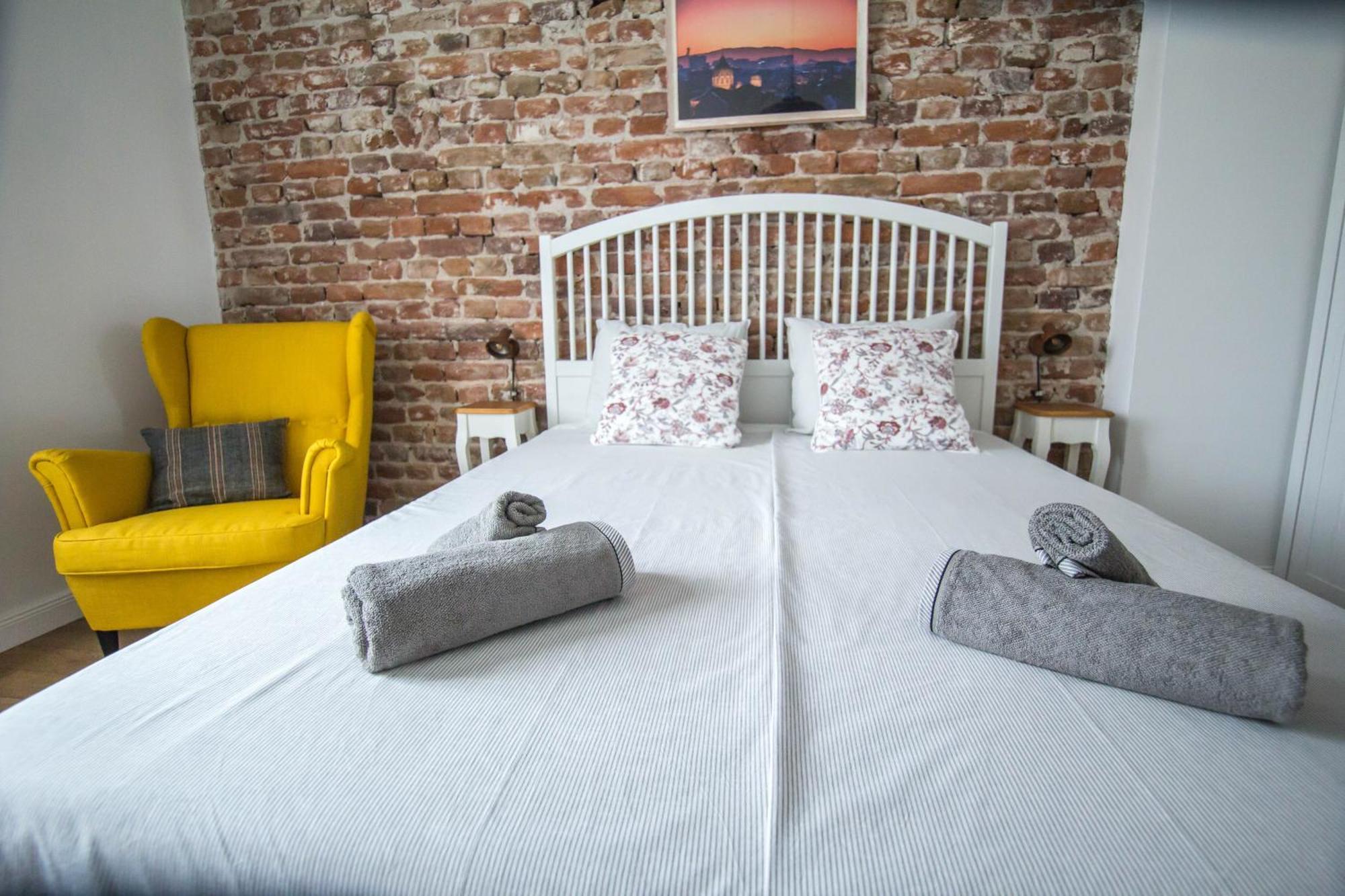 Lion'S Bridge Boutique 2Bdrm Apt, Top Center Gem 소피아 외부 사진