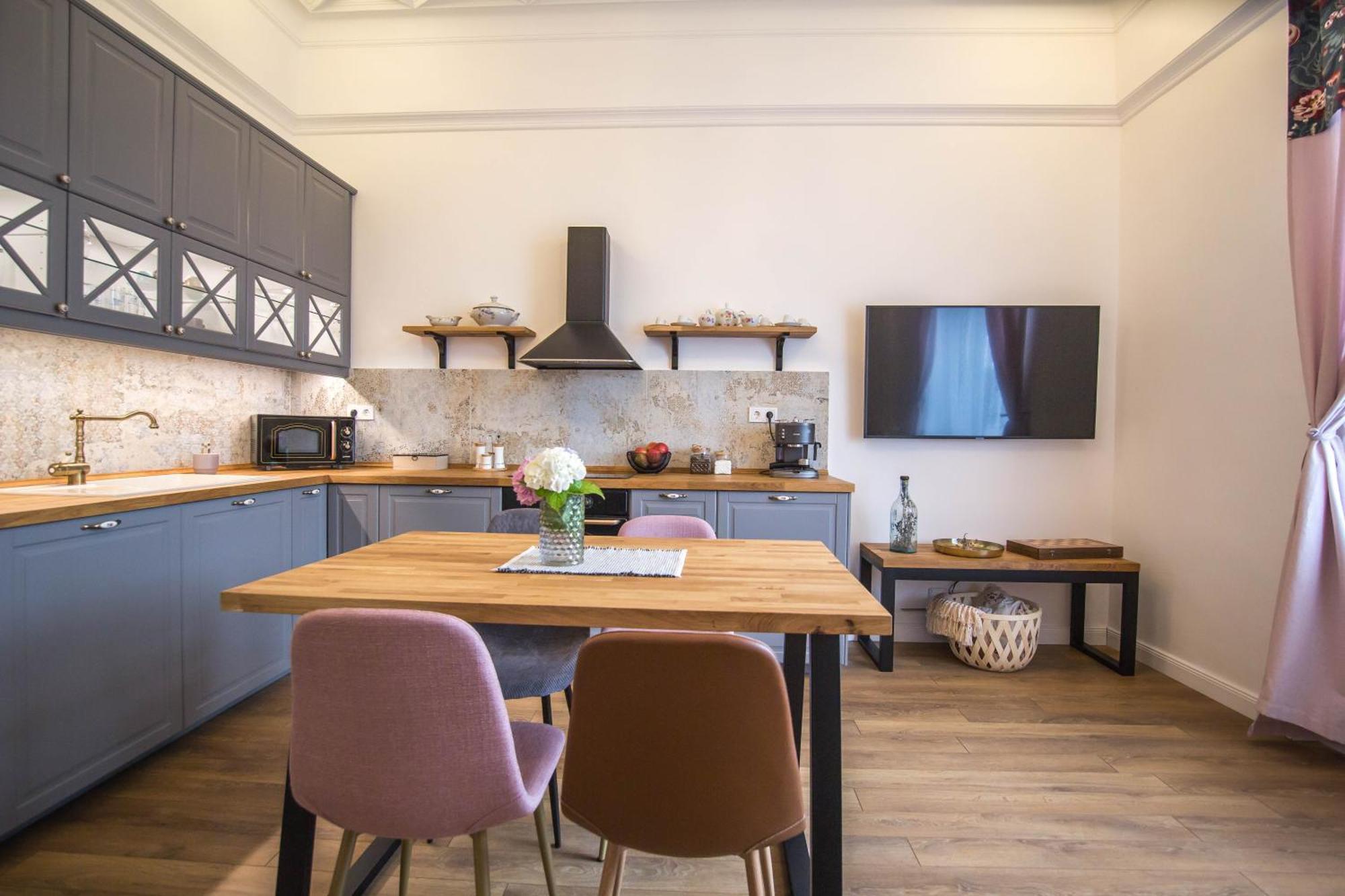 Lion'S Bridge Boutique 2Bdrm Apt, Top Center Gem 소피아 외부 사진